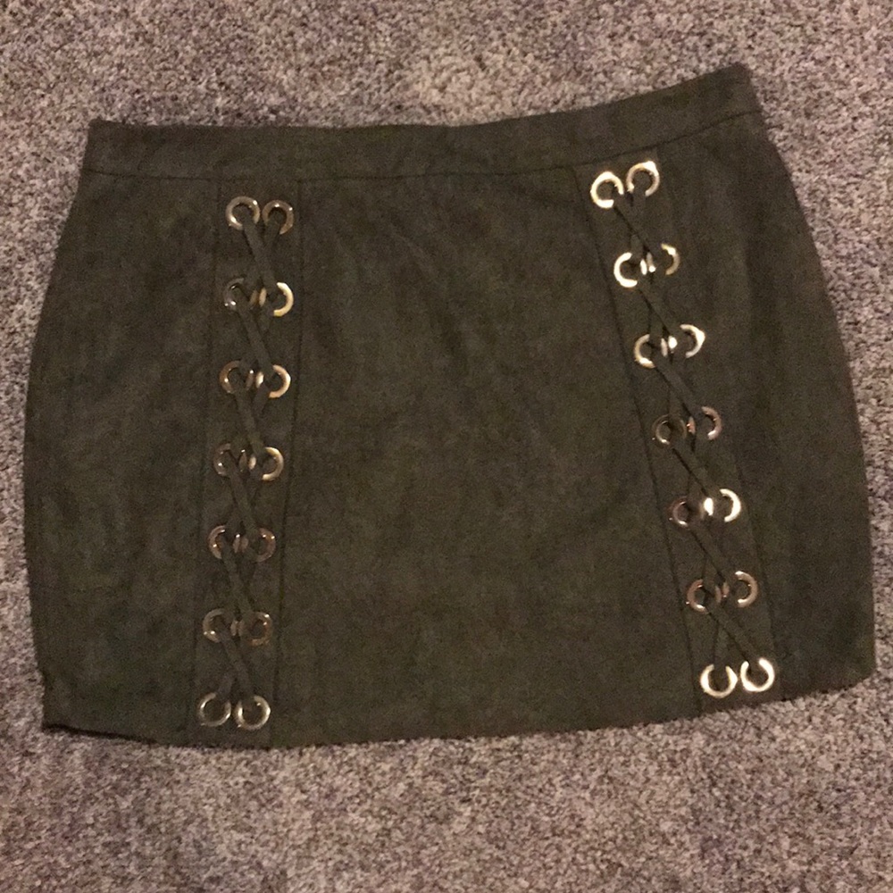 Very cute olive green suede skirt!